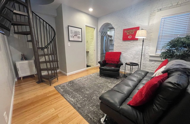 Incline condo OTR / Downtown Cincinnati, Free Parking spot!