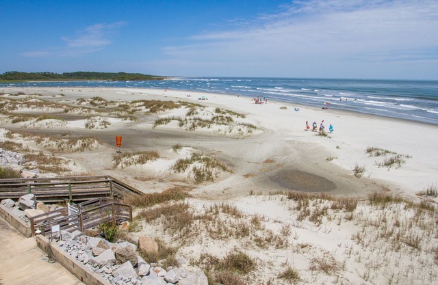 ¡Increíble propiedad frente a la playa con impresionantes vistas del océano y la entrada!