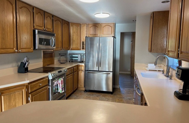 Incredible Puget Sound 4 Bedroom home w Hot Tub