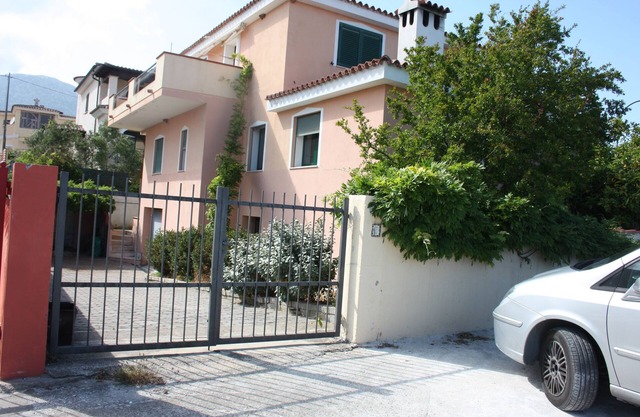 Apartamento independiente en una casa adosada en Orosei a 2 km del mar