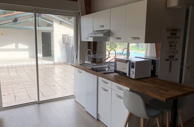 CHALET INDEPENDIENTE CON PISCINA CERCA DEL CENTRO