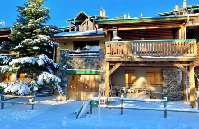 Chalet de madera independiente cerca de las pistas WIFI Pirineos 2000