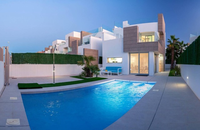Villa individual con aire acondicionado y piscina privada 3 dormitorios 2 baños