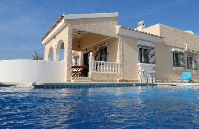 CASA INDIVIDUAL CON PISCINA PRIVADA - HABITACIONES CON AIRE ACONDICIONADO.