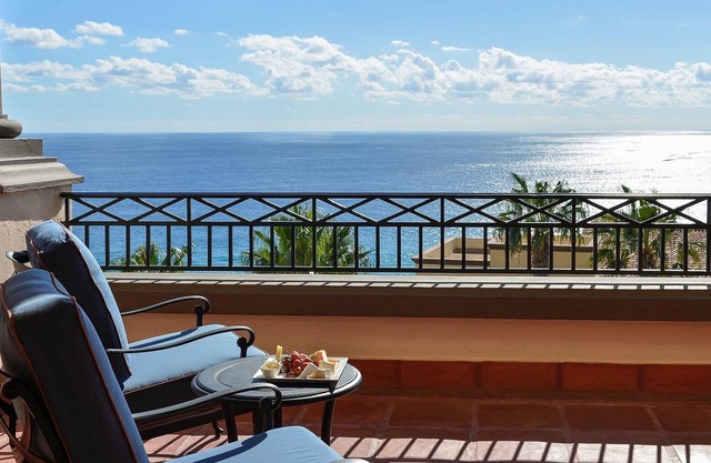 Indulge in Paradise: Luxury Beach Resort in Cabo San Lucas