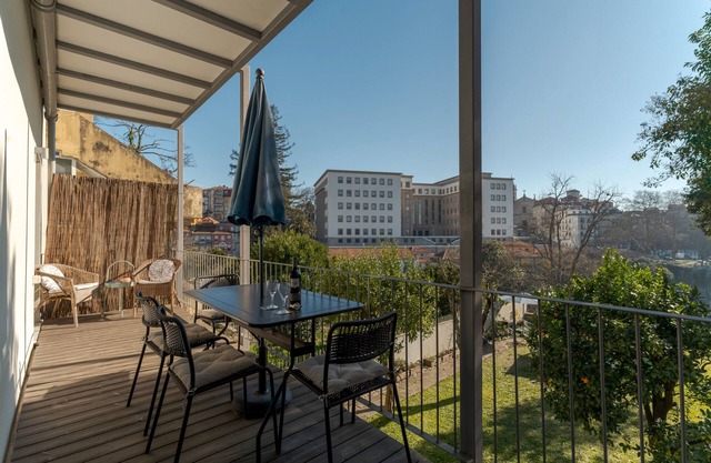 Apartamento de diseño industrial en el centro con jardín compartido, Wi-Fi y aire acondicionado