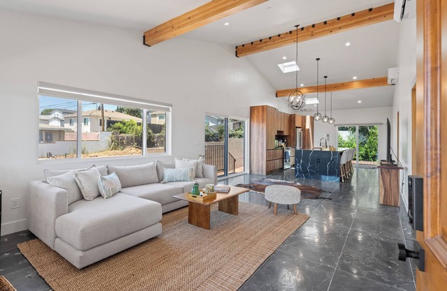Inglewood Hills Luxe View Home-Near LAX/SoFi/Beach