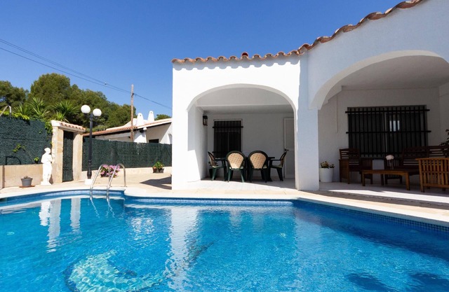 INNOUTHOME CASA FAMILIAR CON PISCINA, BBQ, AA Y WIFI, A 200M DE LA PLAYA-HAM II