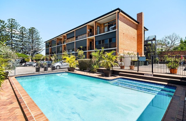 Inviting 1-Bed with Pool by Parks & Shops