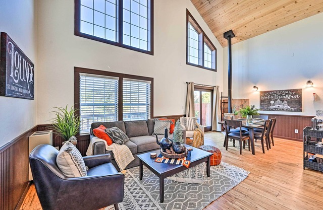 Inviting Julian Home w/ Scenic View & Hot Tub