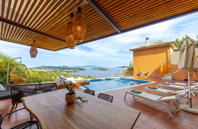IO. DELUXE 2ΒR, 2 BTHR. VILLA CON PISCINA PRIVADA Y IMPRESIONANTES VISTAS AL MAR