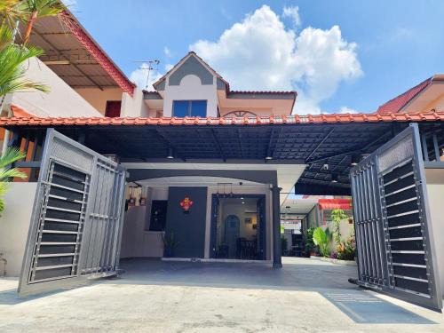 IPOH Taman Pelangi Double Storey Homestay