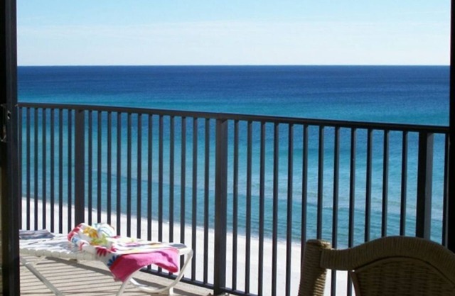 IRRESISTIBLE: TODO VIDRIO! 1400 pies cuadrados 'GOLF FRT! 2Br 2B, ¡JUEGO DE PLAYA GRATIS DE MAR A OCTUBRE!