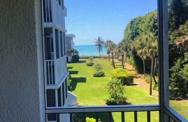 2 dormitorios, 2 baños, condominio con vista a la playa