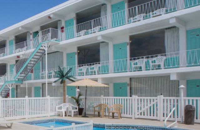 Island Breeze Motel