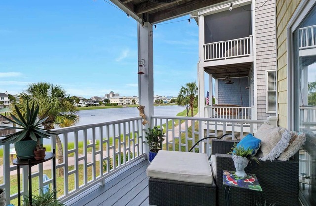 Island Dreams, Pet Friendly at the CB Lake