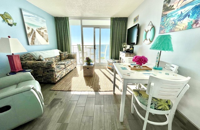 Island Time Dolphin Shack; Direct Oceanfront Balcony King wTILE Pisos hasta el final!