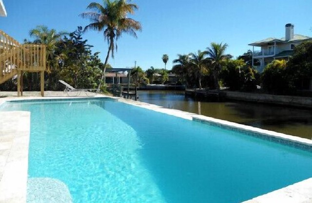 Island Villa con piscina infinita de 33 pies y acceso en bote, visitas de delfines
