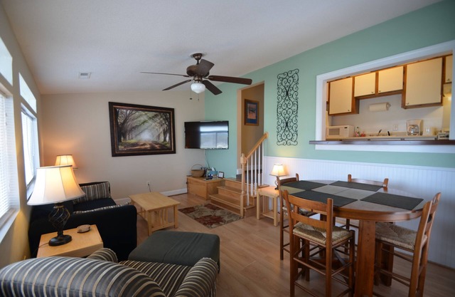 Isle of Palms One Bedroom Condo 1/2 block Front Beach fun