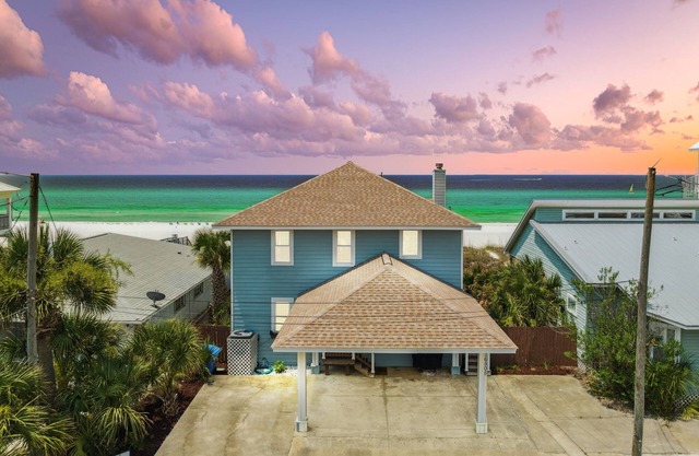 It's A Shore Thing-Gorgeous 4 bedroom BEACHFRONT home, sleeps 16, near Pier Park