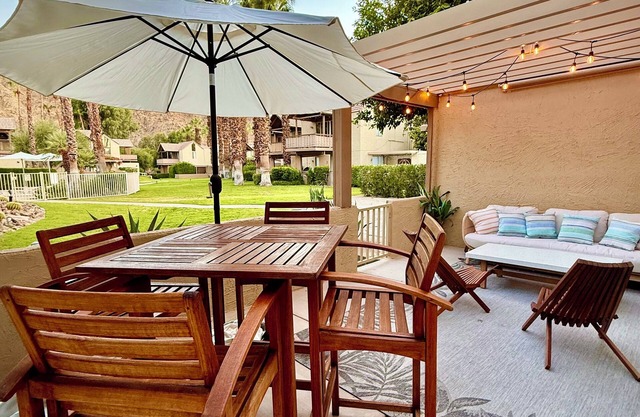 IW 1 Bedroom Condo, Awesome Patio with Pool and Mountain Views
