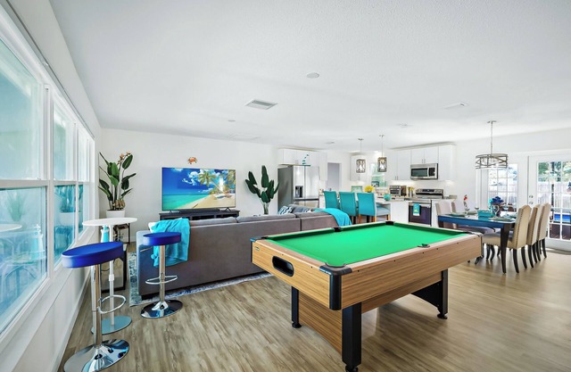 Ixora16 Heated Pool, mins to beach, airport, USSSA, Cruise Port, 1h to Disney