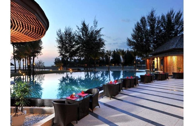 Jacuzzi Villa en Khao Lak con un romántico Jacuzzi al aire libre JV # 14