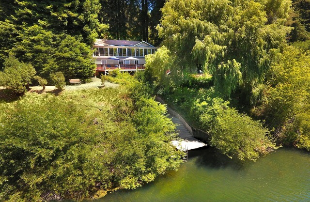 Jan - Mar Special 829 per night Historic Riverfront Estate 5 / 5.5 + Hot Tub