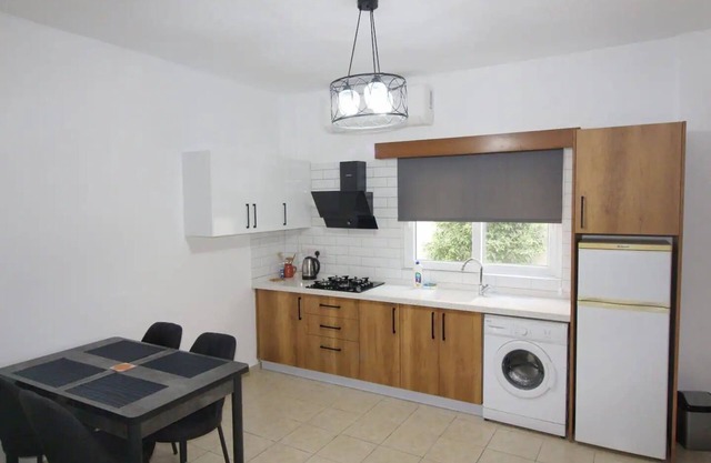 Jeff's 2 Bed Apartment - Clean, Central & Modern