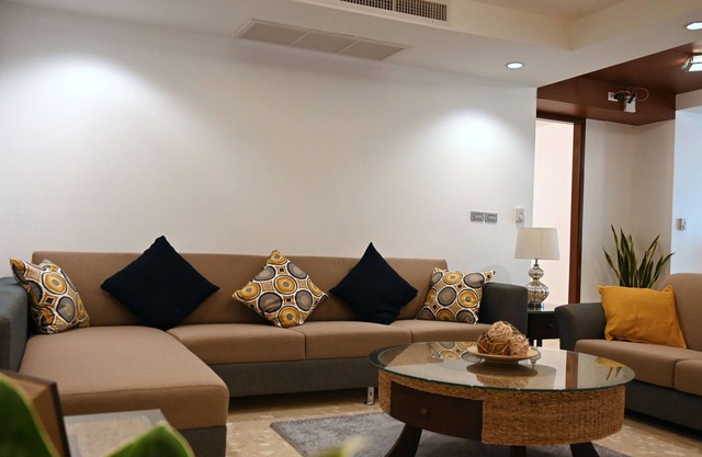 JJ SUITES · Nueva y amplia renovación 3BR / 6Pax Central BKK Nana BTS