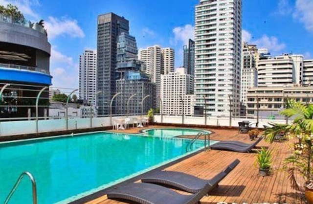 JJ SUITES · Amplia suite Renov @ ted 3BDR / 6 Per, vida nocturna Soi 11