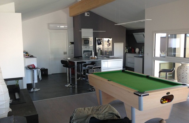 Jolie Maison Contemporaine Avec Piscine et Spa