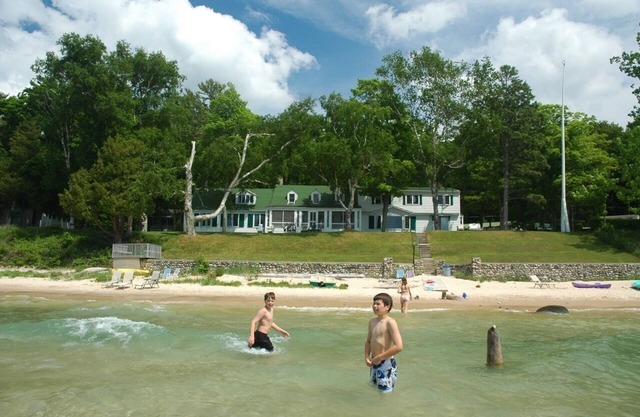 "Big Blue" Leland Beach Condo en The Jolli-Lodge