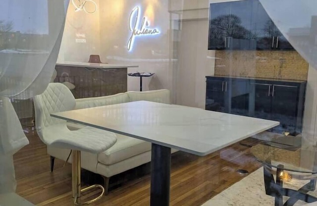 Relájese en Lujo: Suite Spa Juliana - Todo el Piso Principal