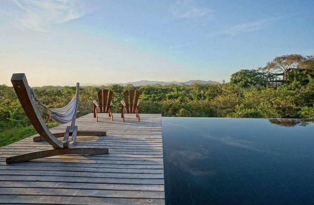 Treehouse Casita w/ Daily Breakfast, WiFi & Views