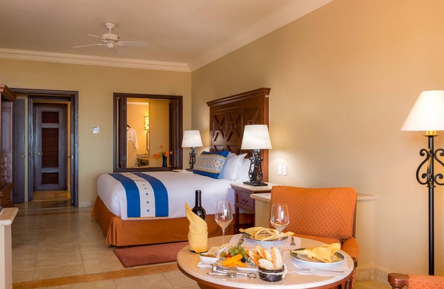 Junior Suite @ Pueblo Bonito Sunset Beach May 24-31 Week 2: June 07 - 14