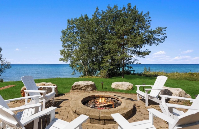 Juniper Presents: Beautiful Coastal Home on Lake MI w/ Hot Tub & Lakeside Deck