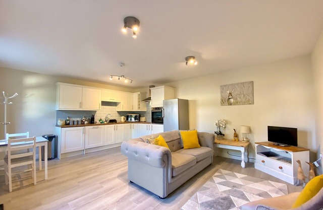 1 bedroom accommodation in Brokerswood