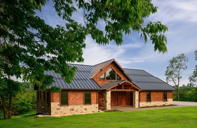 JUST BUILT! Timber Ranch The Rocky Mountain Spirit Meets Galena, IL 4BR/4+BA