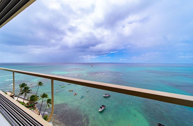 Kaimana Breeze by Gather: Luxe Oceanfront Condo w/ Beach & Fireworks Views