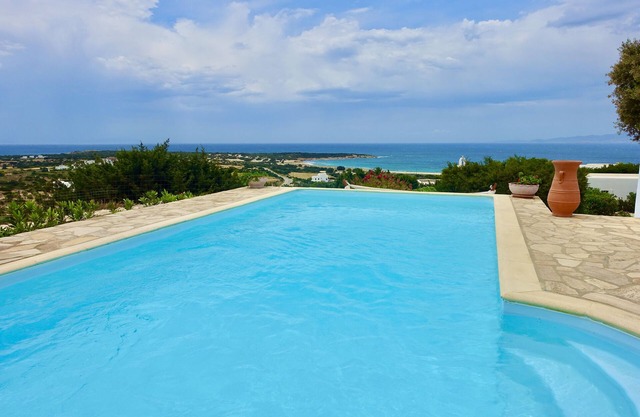 Kamari: paraíso griego con piscina privada y jacuzzi