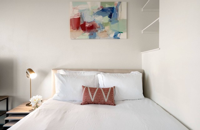 Kasa | Arlington | Luxe Studio Apartment