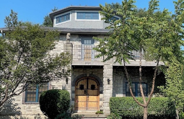 Downtown KC Castle, ¡Nuevo video recién agregado! Perfecta ubicación! Increíble hogar y patio!