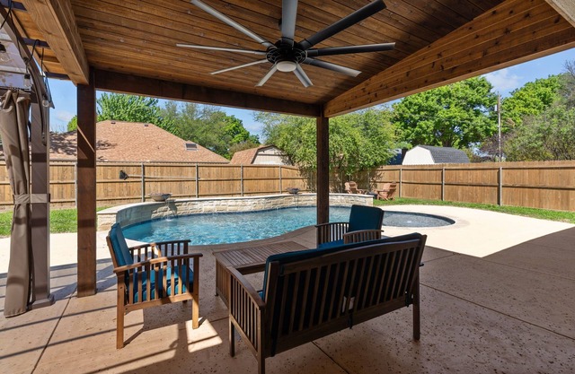 The Charming House & Pool in DFW