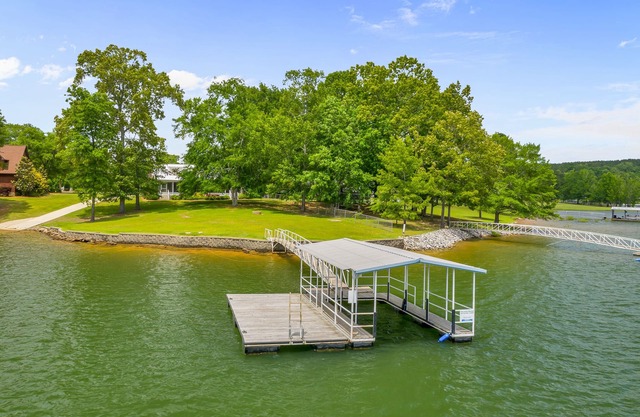 Smith Lake Rentals & Sales - KELLEY'S SOUTHERN COMFORT - Lote plano, rampa para botes en la propiedad