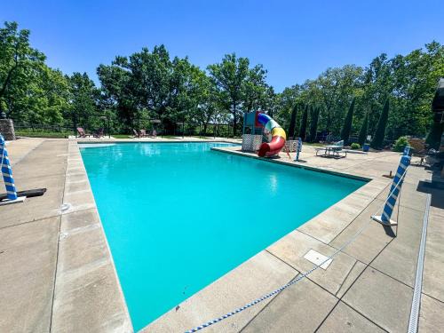 Kemper's Cabin in the Ozarks - Onsite amenities