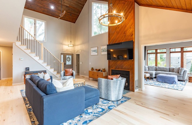 Kiawah Home- Includes Bikes/14 min walk to Beach. 4 Bedrooms - 7 beds/ 2.5 Bath
