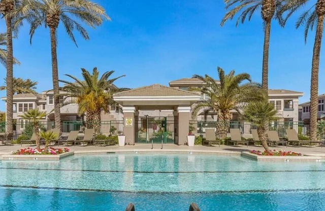 Kierland Condo Beautiful Pool Golfing Pet Friendly