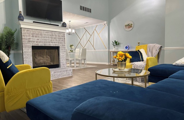 King Bed Cozy Urban Retreat-Central Memphis