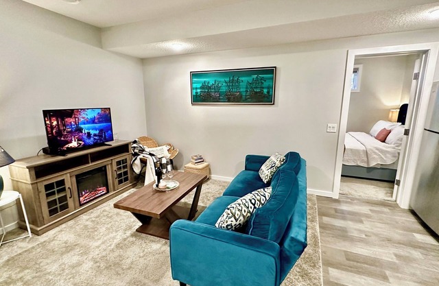 King bedroom Suite, Fireplace, near West Edmonton Mall
